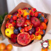 Букет из фруктов, ягод и кустовых роз