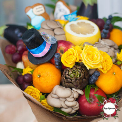 Букет из фруктов, овощей и декора