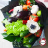 Букет из овощей, цветов и салата
