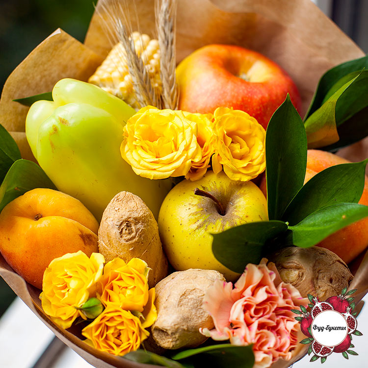 Мини-букет из фруктов, имбиря и цветов