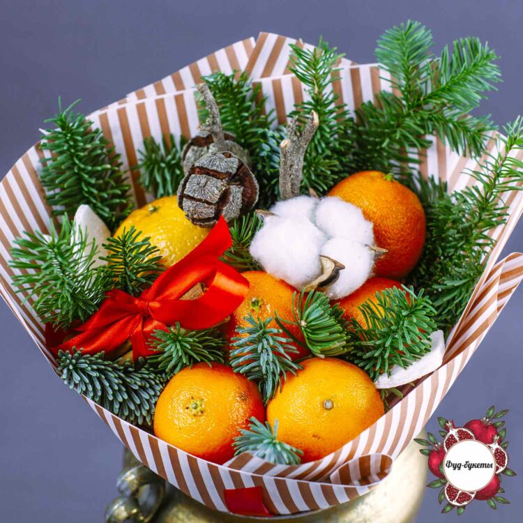 Новогодний букет из апельсинов и хвои