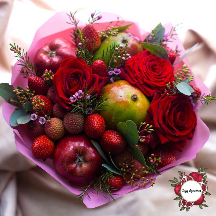 Букет из фруктов и красных роз
