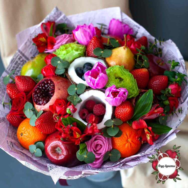 Букет из фруктов, роз и тюльпанов