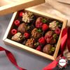 Подарочный набор из клубники в шоколаде и малины